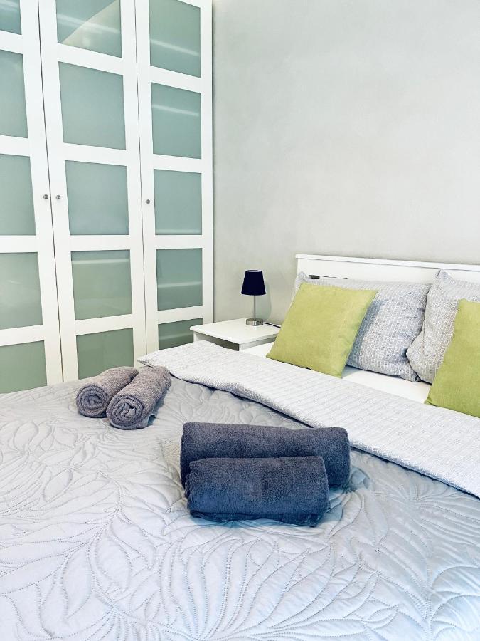 קרקוב Modern Silver Apartment מראה חיצוני תמונה